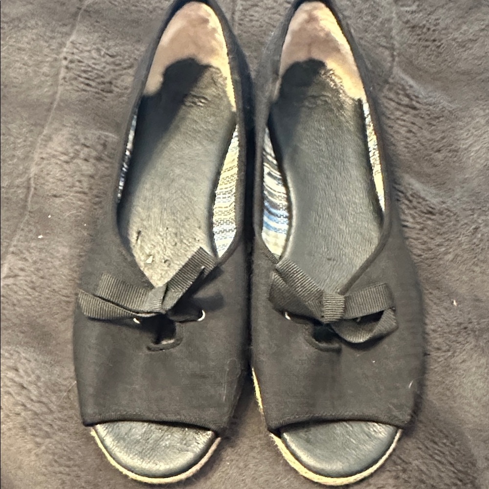 Ugg Elegant Black Women's Peep-Toe Flats